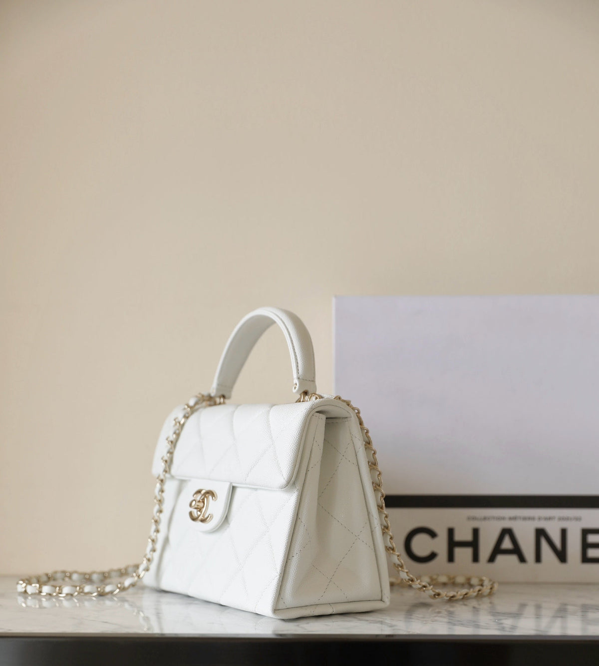 CHANEL 25S FLAP BAG 21 CM IN WHITE LAMBSKIN WITH GOLD HARDWARE