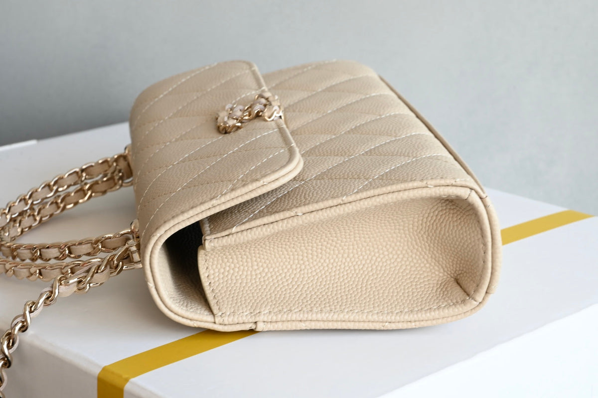 CHANEL 25S KELLY 18 CM IN BEIGE LAMBSKIN