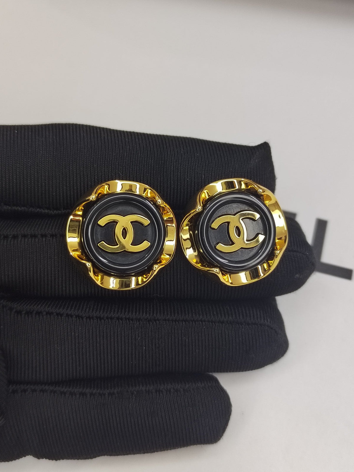 18K  Chanel Black Earrings