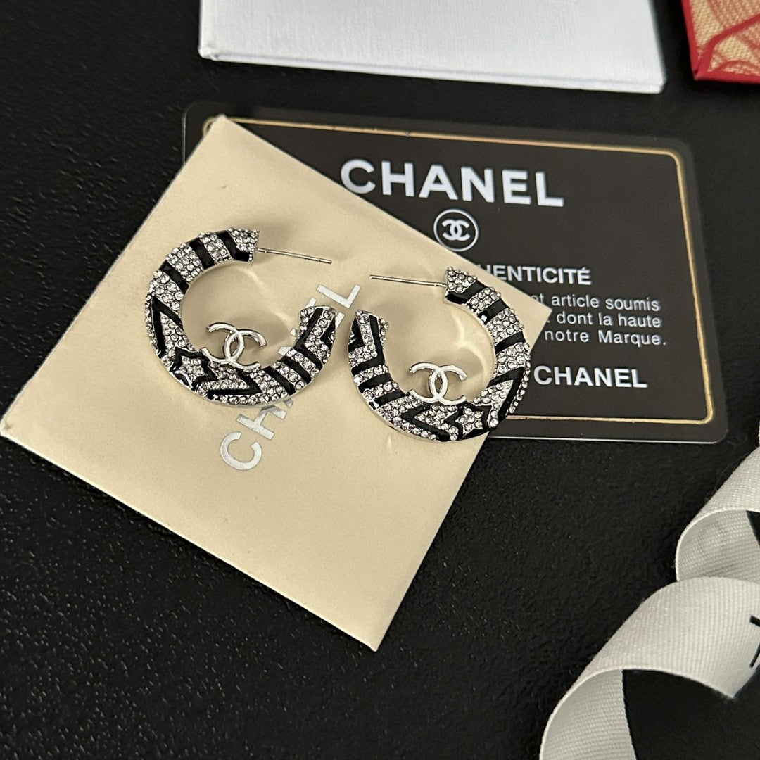 18K  Chanel Black Diamonds Earrings