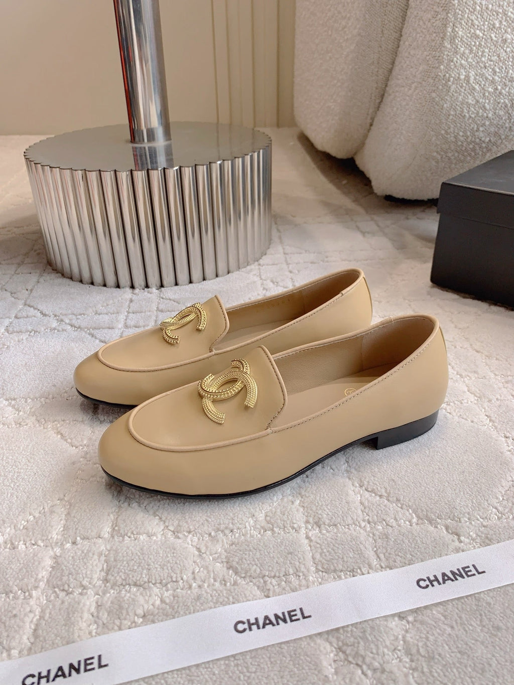 CHANEL 25S LOAFERS WITH LARGE LOGO IN LIGHT CARAMEL CALFSKIN GOLD HARDWARE