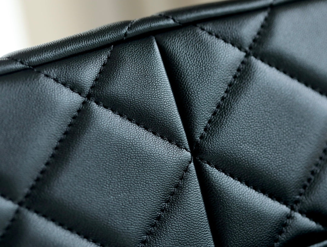 CHANEL 25S HOBO BAG 19.5 CM IN BLACK CALFSKIN WITH GOLD HARDWARE