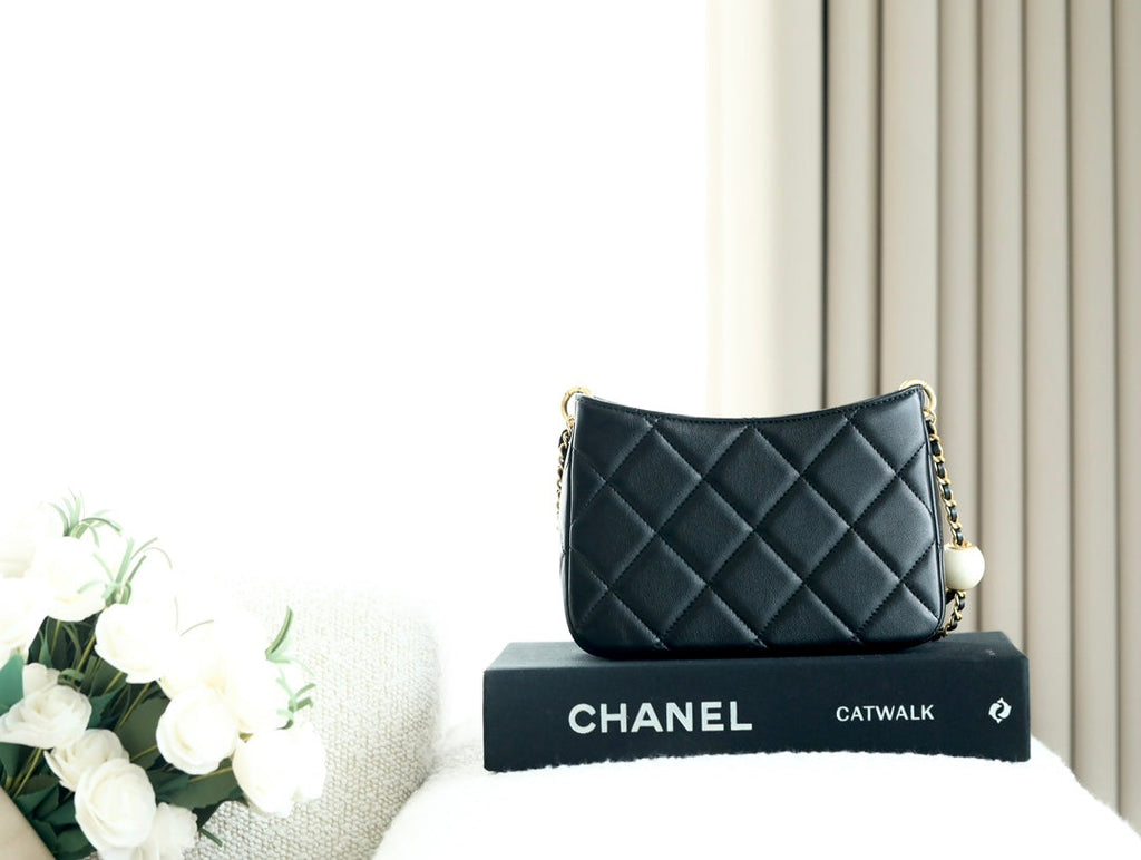 CHANEL 25S HOBO BAG 19.5 CM IN BLACK CALFSKIN WITH GOLD HARDWARE