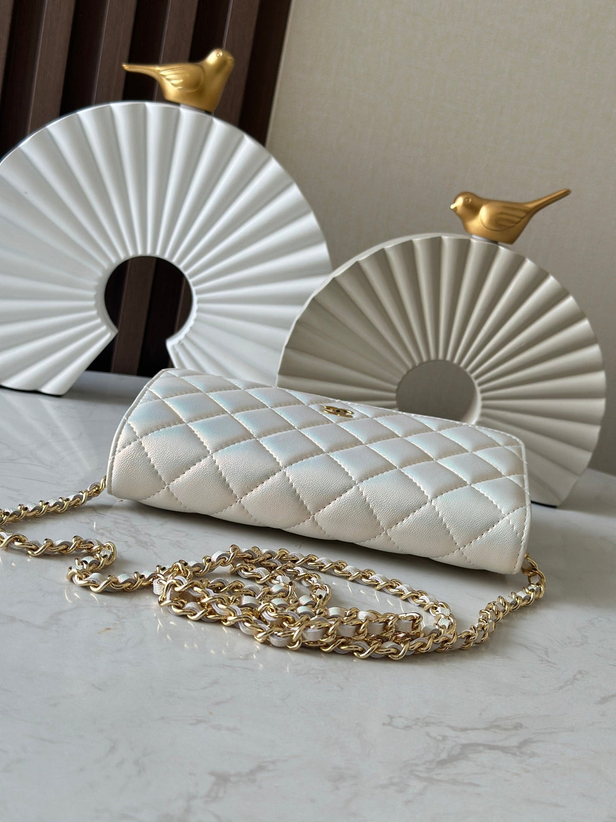 CHANEL 25S WALLET ON CHAIN 19 IN PEARL WHITE LAMBSKIN