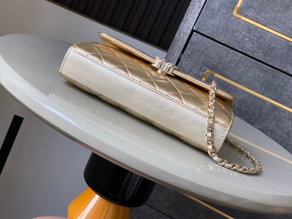CHANEL 25S KELLY BAG 18 IN GOLD METALLIC LAMBSKIN WITH GOLD HARDWARE