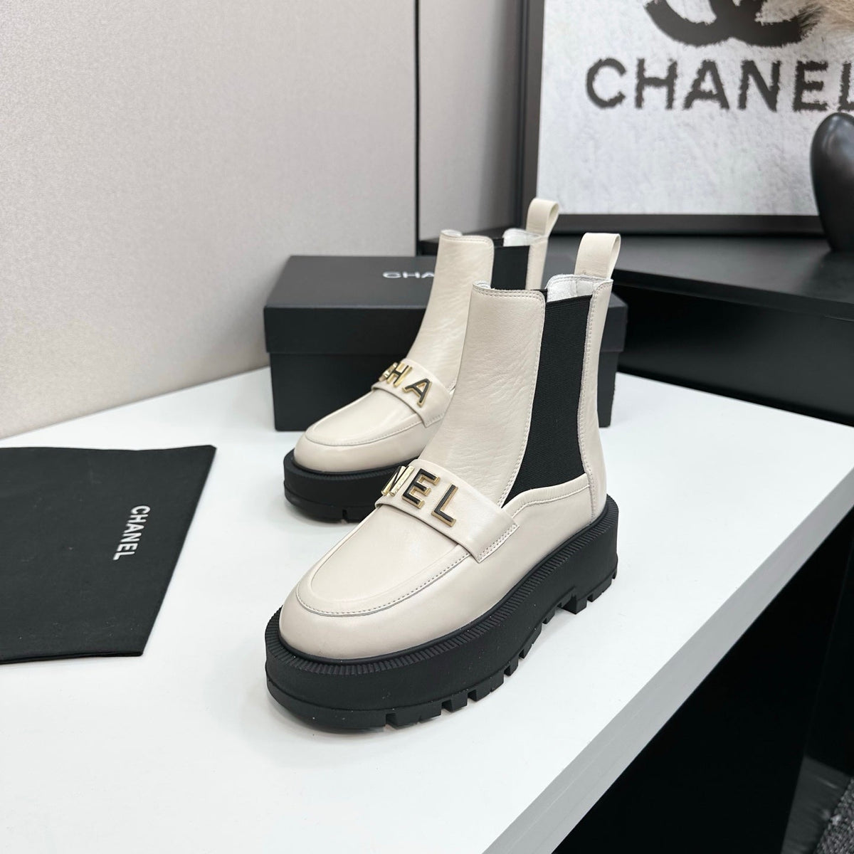 CHANEL 25S SHORT BOOTS IN WHITE CALFSKIN AND CANVAS
