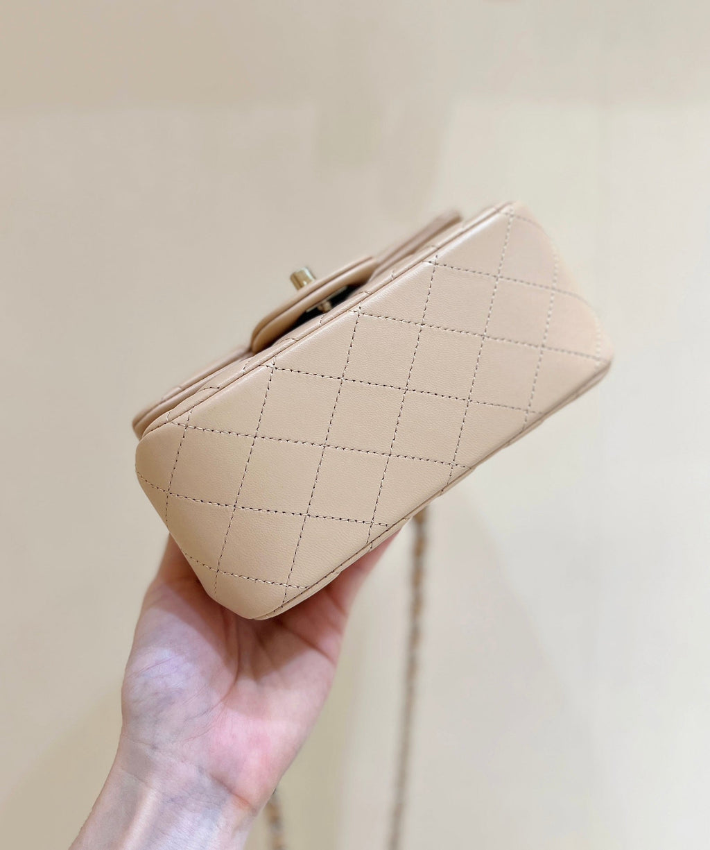 CHANEL 25S FLAP BAG 17 CM IN LIGHT BEIGE LAMBSKIN WITH GOLD HARDWARE