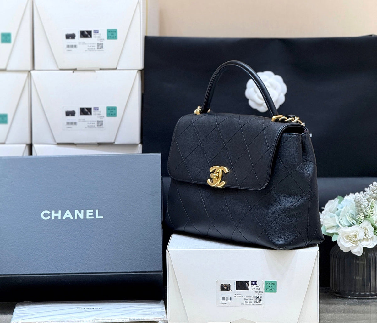 CHANEL 25S MEDIUM FLAP BAG 28 IN BLACK CALFSKIN GOLD HARDWARE